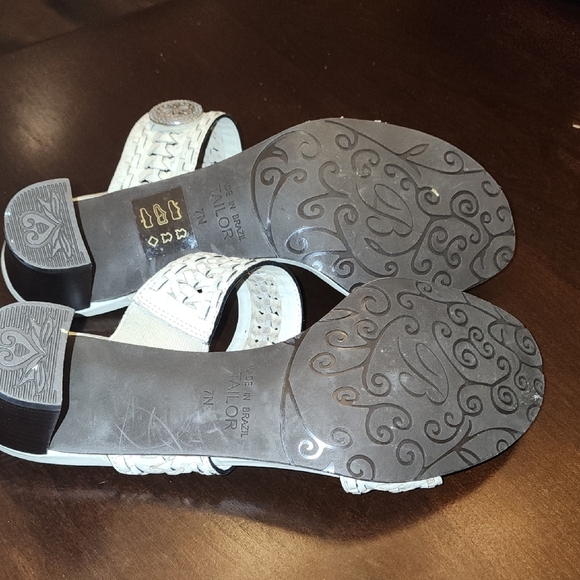 Women's Woven Cream Sandals - Picture 7 of 7